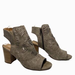 Jelly Pop Paisley Tan Laser Cut Open Toe Booties Women’s size 10